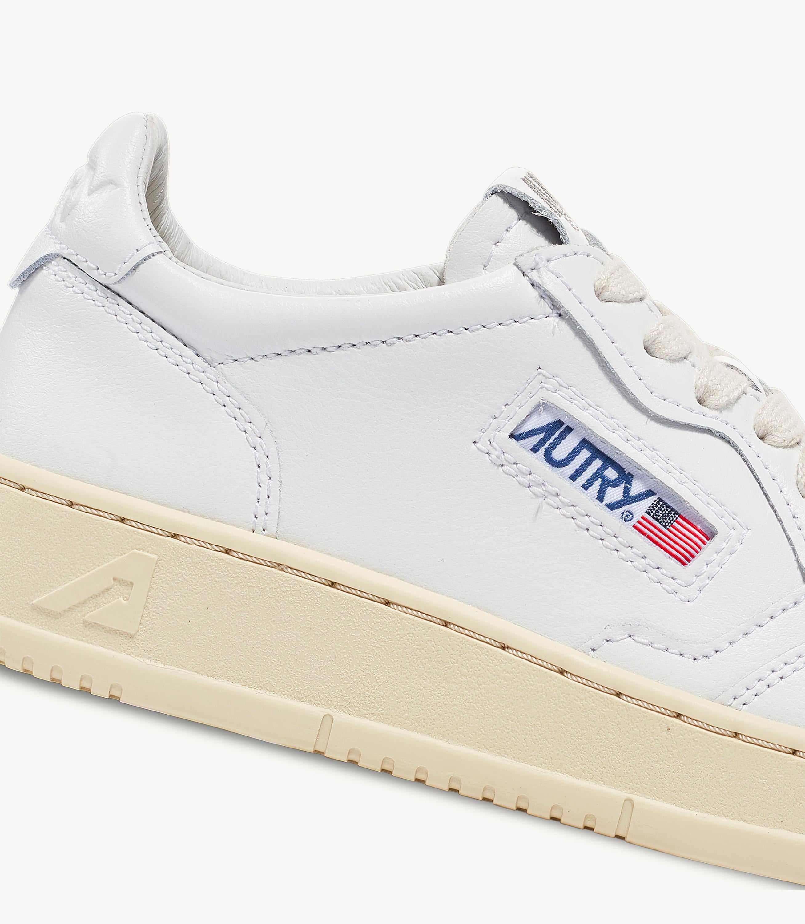 sneaker autry medalist low white 6