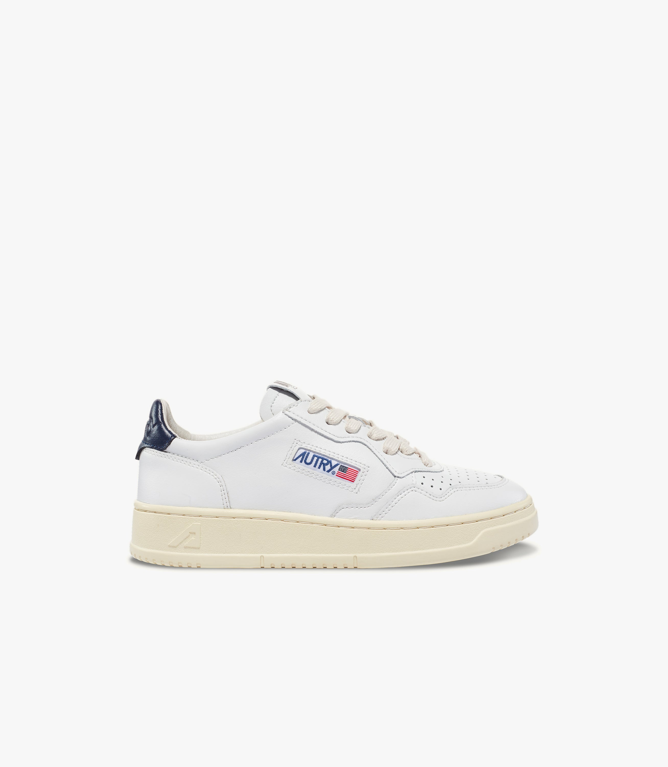 sneaker autry medalist low white space 1