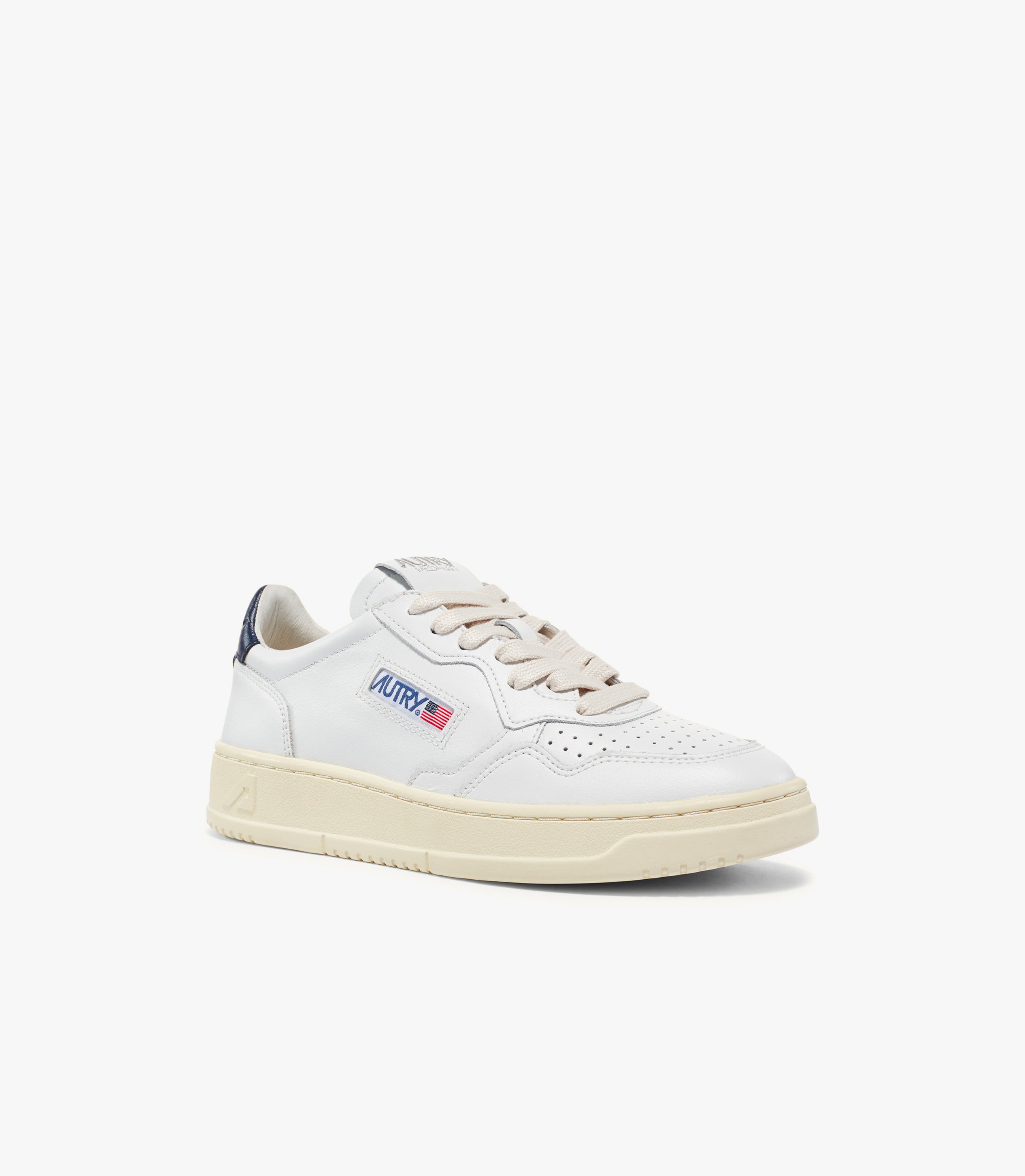 sneaker autry medalist low white space 2