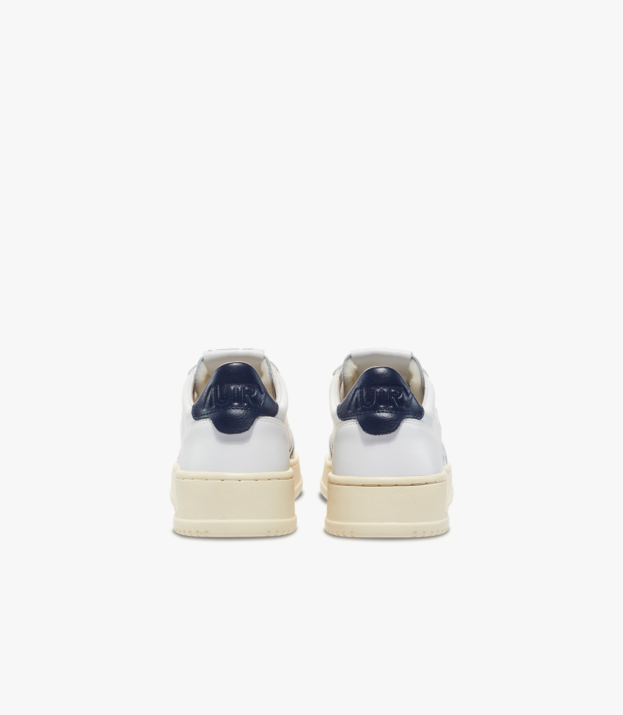 sneaker autry medalist low white space 3