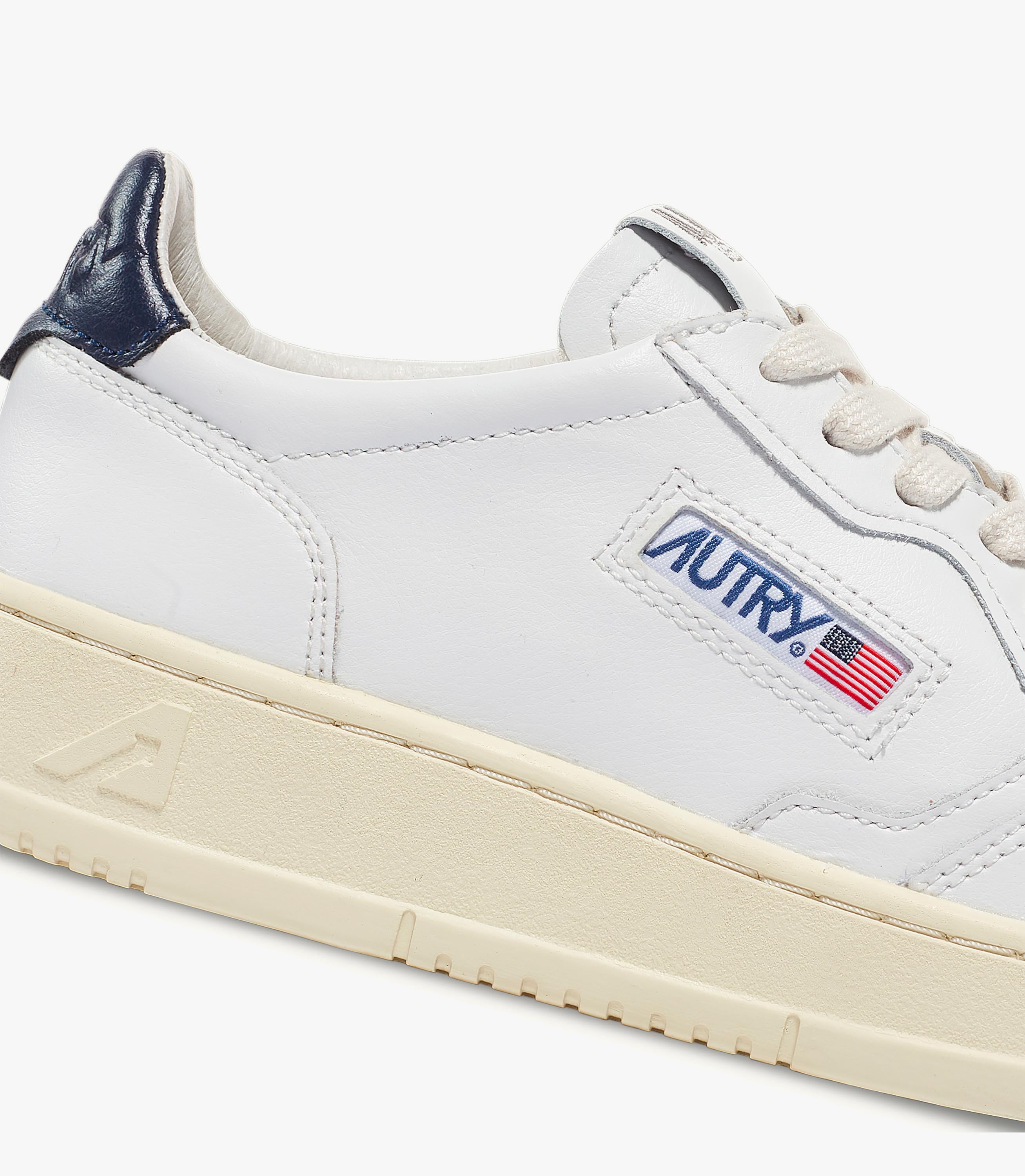 sneaker autry medalist low white space 6